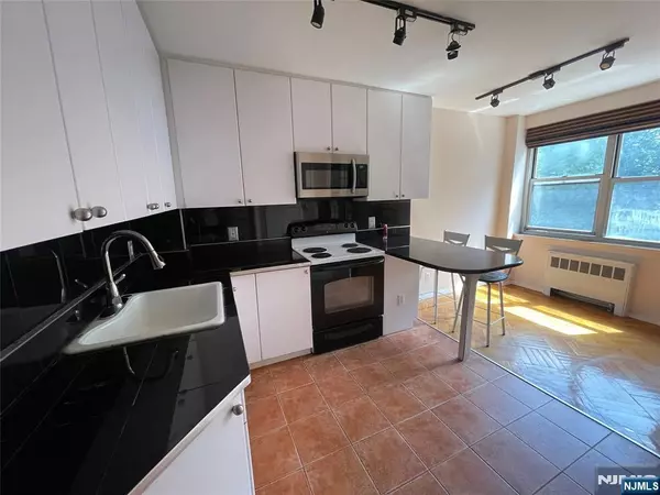 1450 PALISADE AVE #1F, Fort Lee, NJ 07024