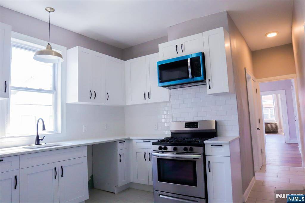 Irvington, NJ 07111,80 Maple AVE