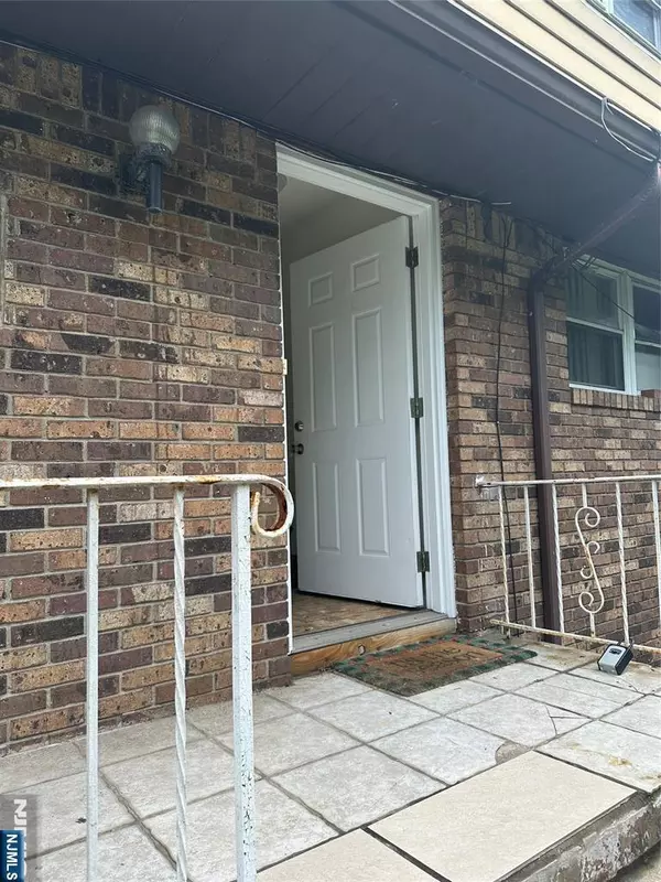 Palisades Park, NJ 07650,220 EAST E Palisades #2