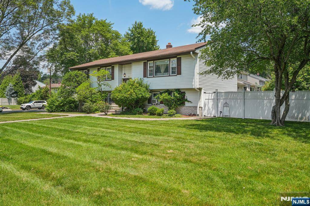 Paramus, NJ 07652,239 Homestead RD