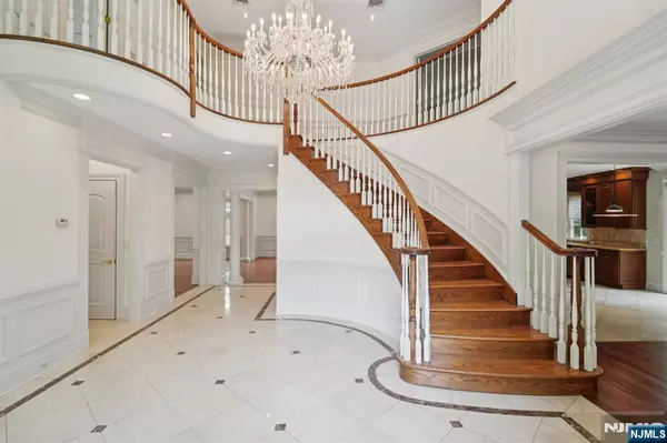Englewood Cliffs, NJ 07632,55 McDermott WAY