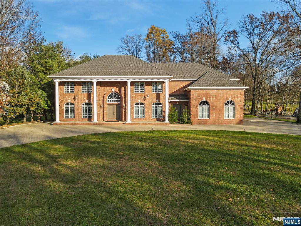 91 Ogle RD, Old Tappan, NJ 07675