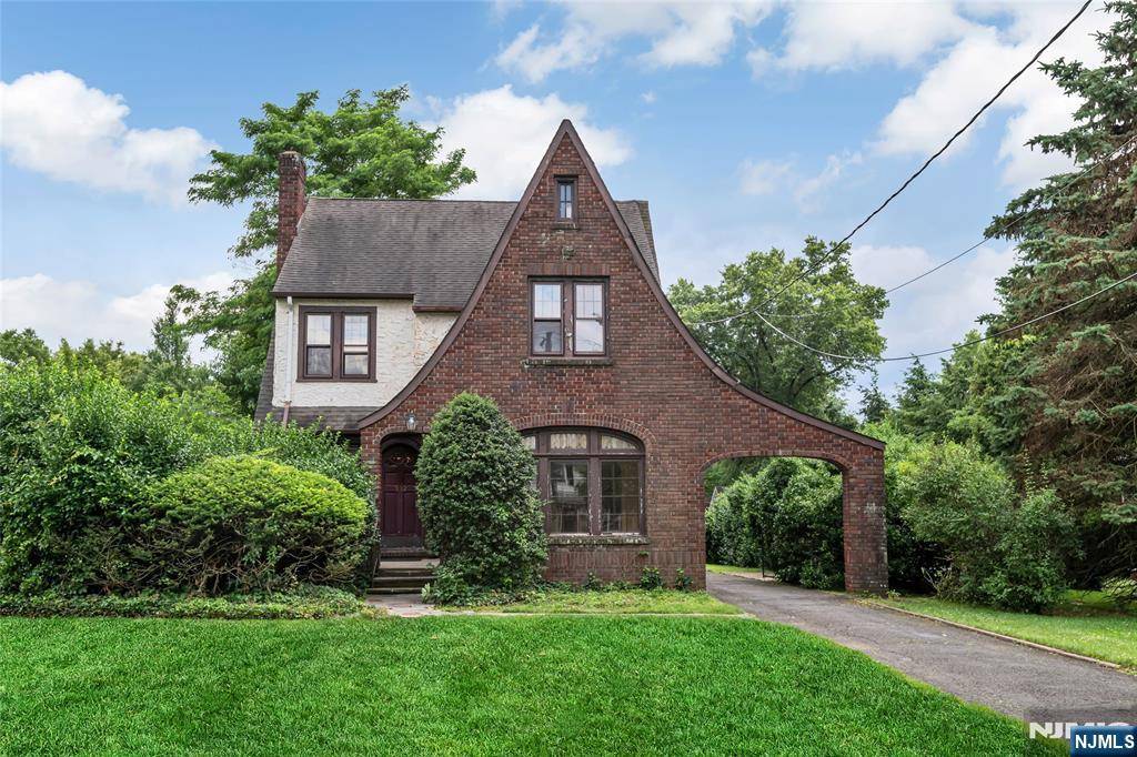 332 Meadowbrook AVE, Ridgewood, NJ 07450