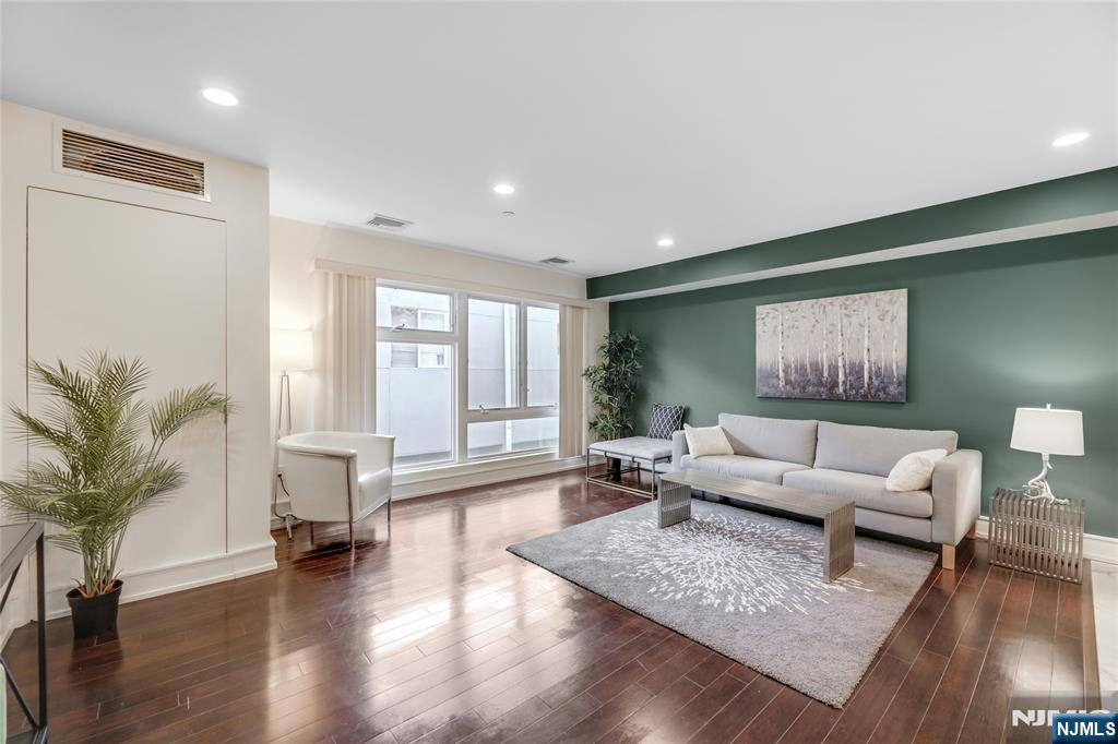 310 Cliff LN #3C, Cliffside Park, NJ 07010