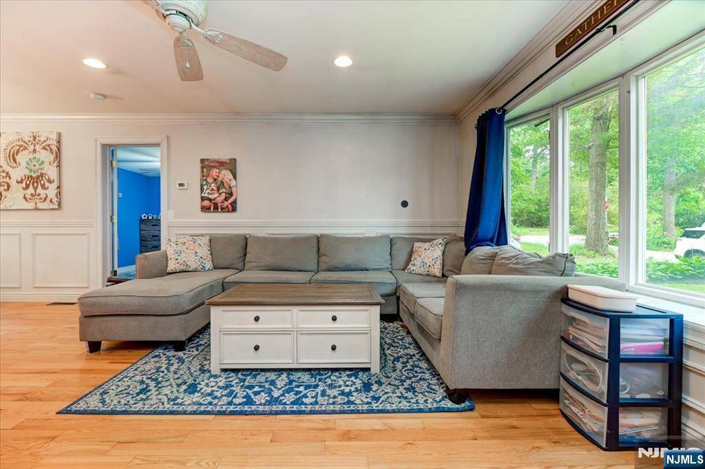 West Milford, NJ 07421,4 Rumson CT