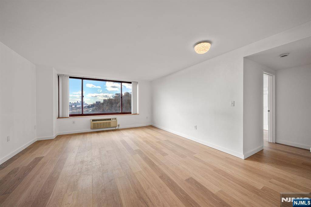 Fort Lee, NJ 07024,100 OLD PALISADE RD #1004