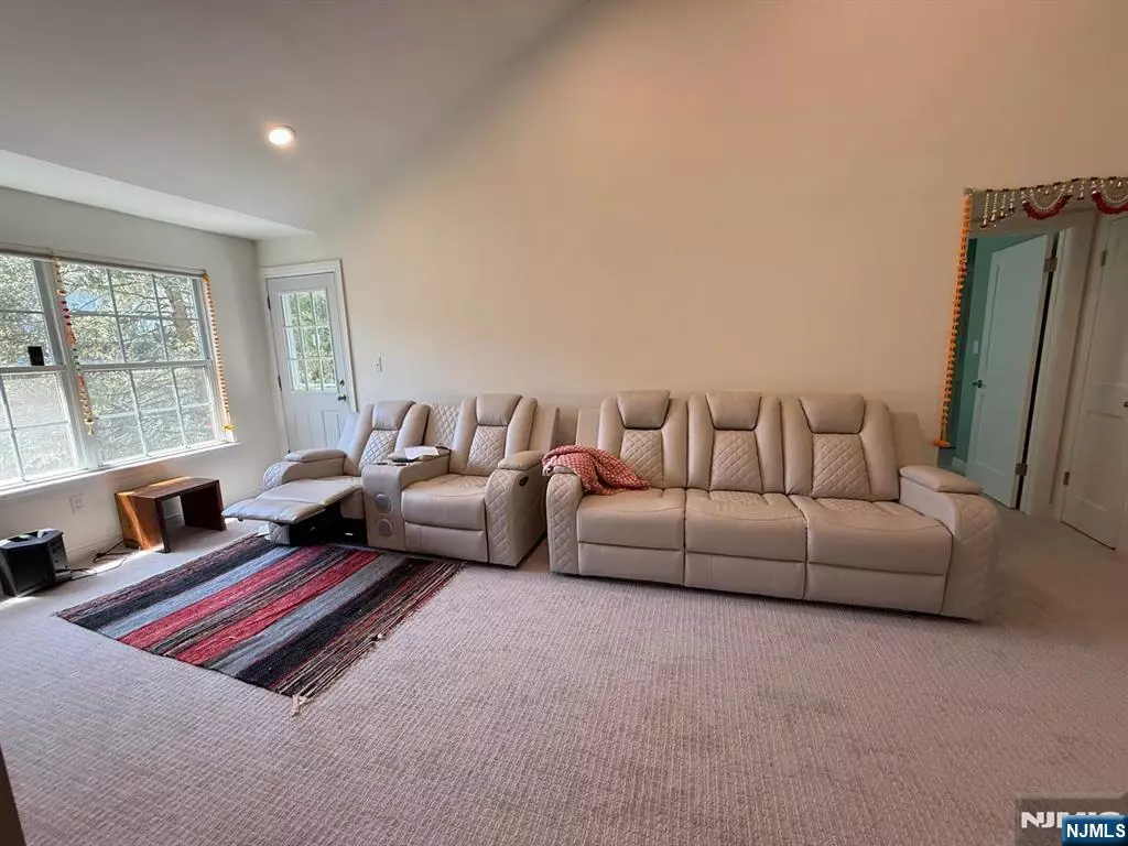 Mahwah, NJ 07430,1254 Garrison CT