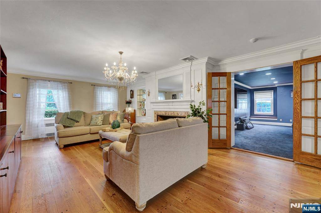Bergenfield, NJ 07621,11 Clyde CT