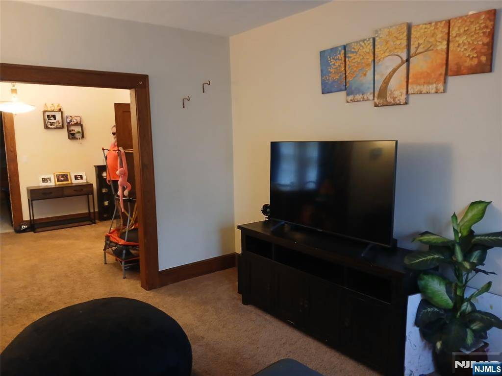 Lyndhurst, NJ 07071,643 6th AVE