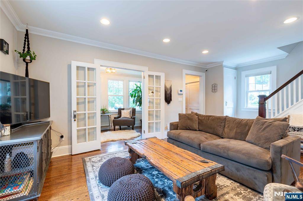 Rutherford, NJ 07070,83 Van Riper AVE