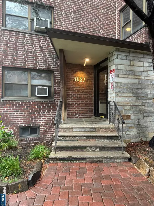 3081 Edwin #2E, Fort Lee, NJ 07024