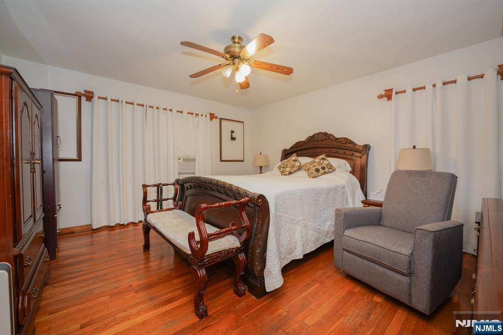 Passaic, NJ 07055,122 Autumn ST