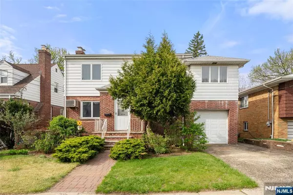 226 Mohegan WAY, Fort Lee, NJ 07024
