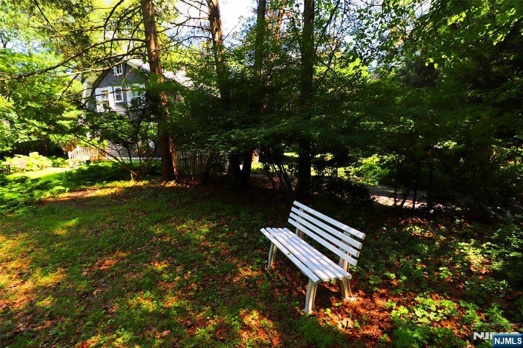 Franklin Lakes, NJ 07417,910 Colonial RD