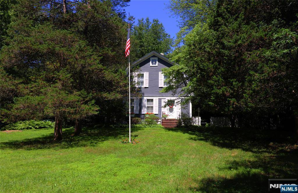 910 Colonial RD, Franklin Lakes, NJ 07417