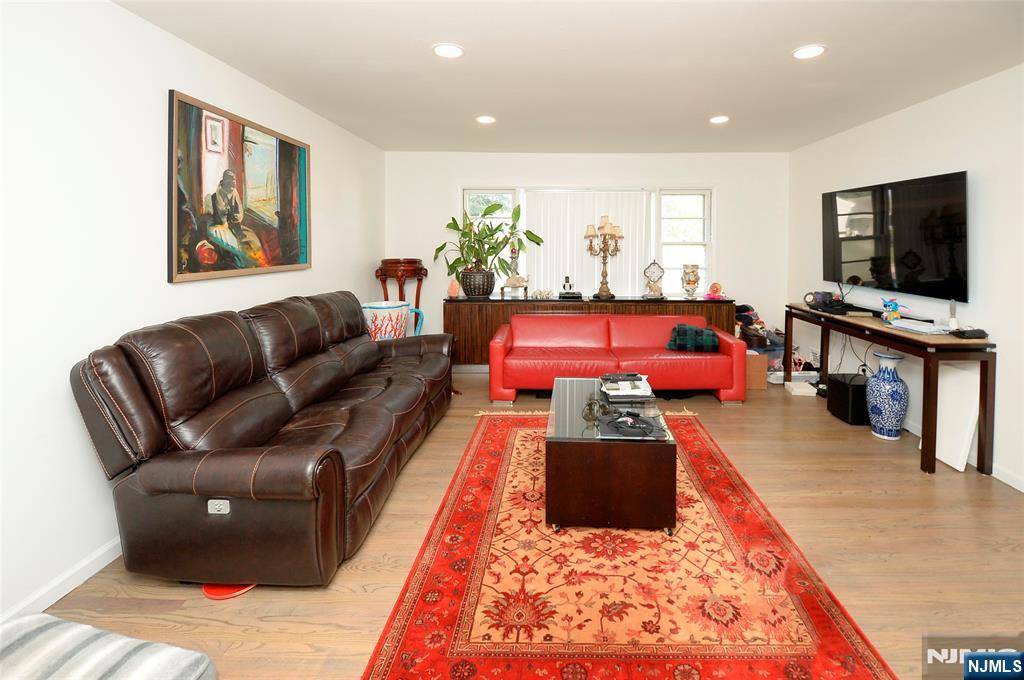 Fair Lawn, NJ 07410,42 Kershner PL