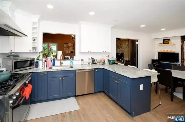 Fair Lawn, NJ 07410,42 Kershner PL