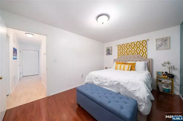 North Brunswick, NJ 08902,48 Clay ST