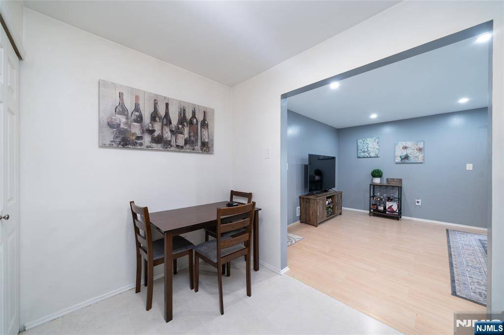 North Brunswick, NJ 08902,48 Clay ST