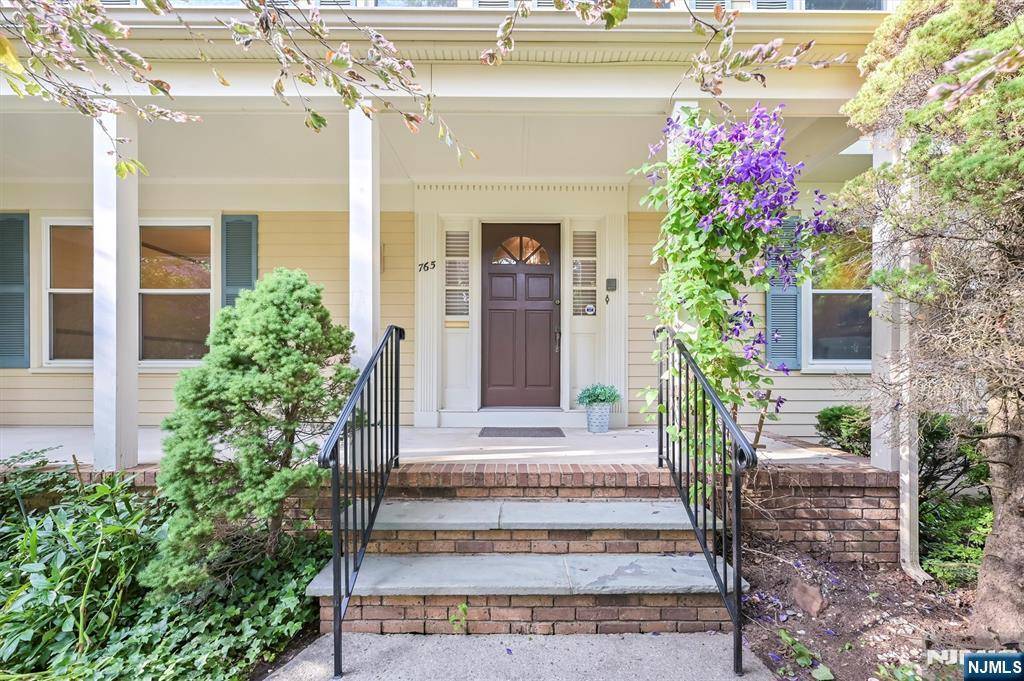 Oradell, NJ 07649,765 Battel PL