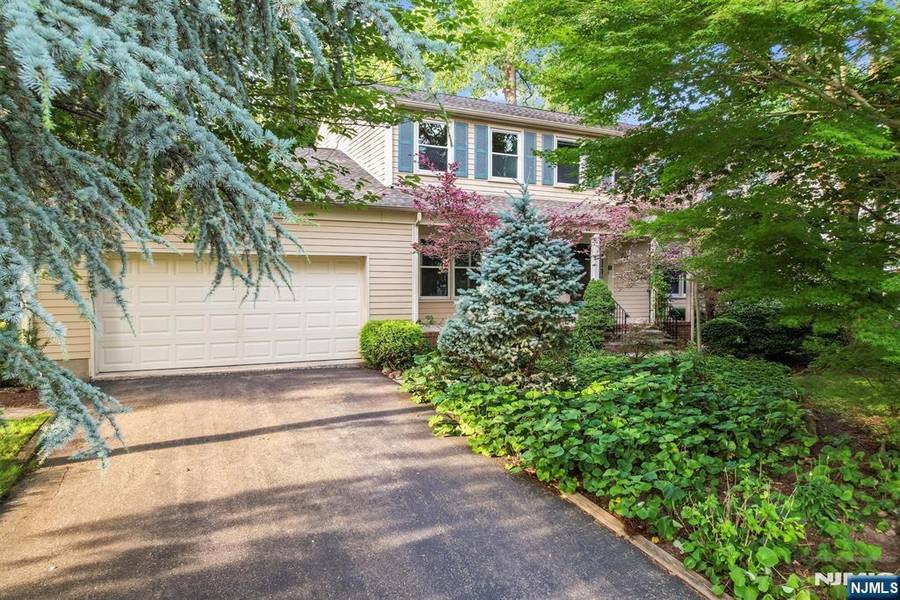 765 Battel PL, Oradell, NJ 07649