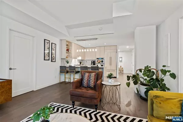 Weehawken, NJ 07086,800 Ave At Port Imperial BLVD #317