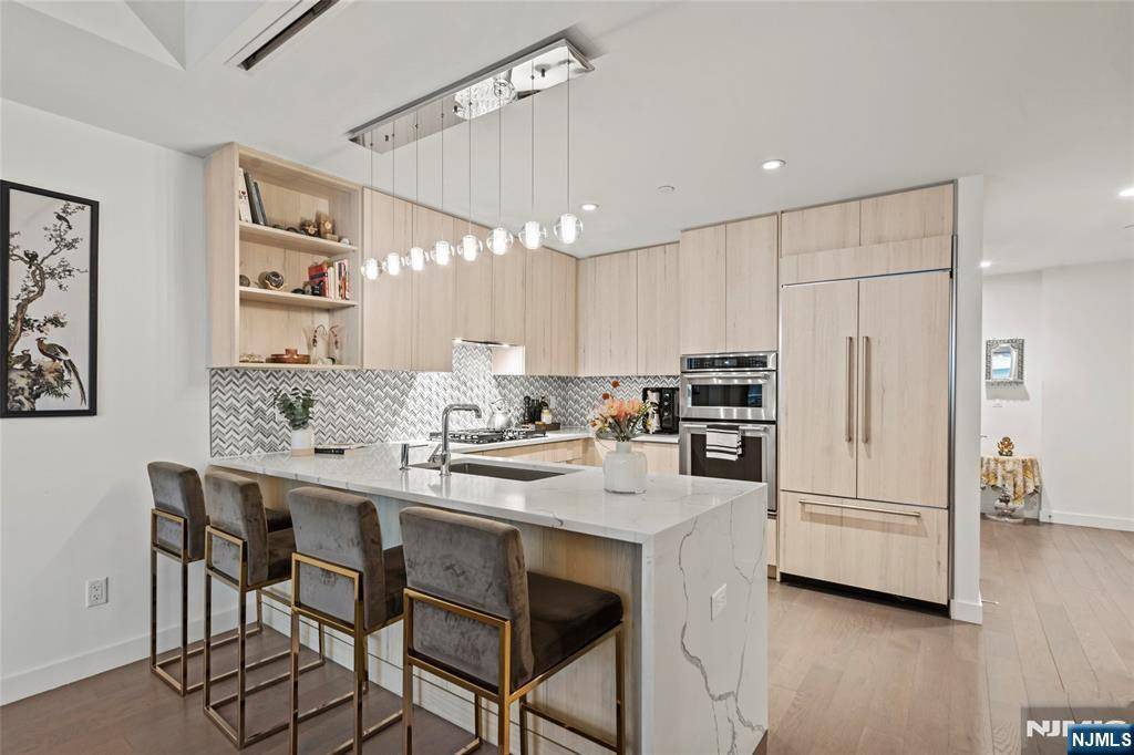 Weehawken, NJ 07086,800 Ave At Port Imperial BLVD #317