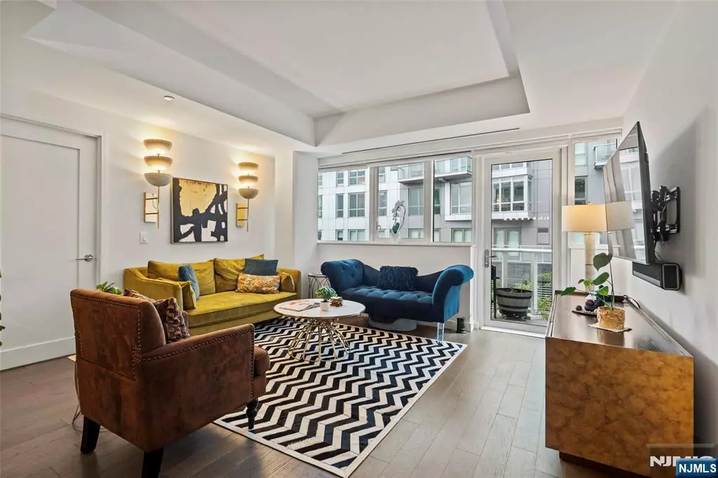 Weehawken, NJ 07086,800 Ave At Port Imperial BLVD #317