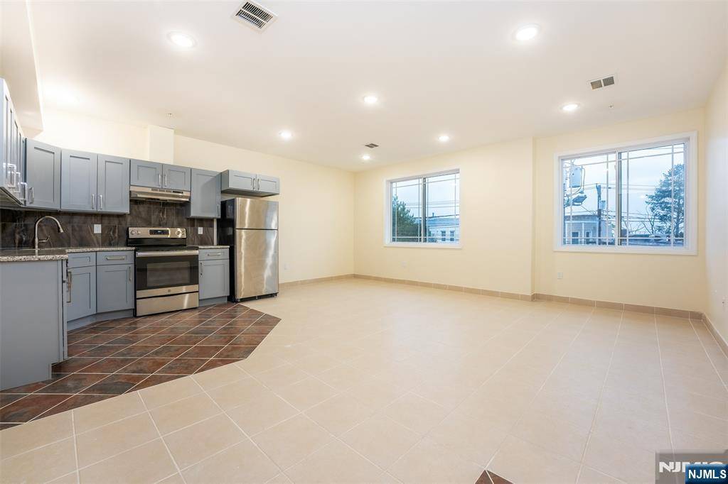 Fairview, NJ 07022,44 Bergen BLVD #8