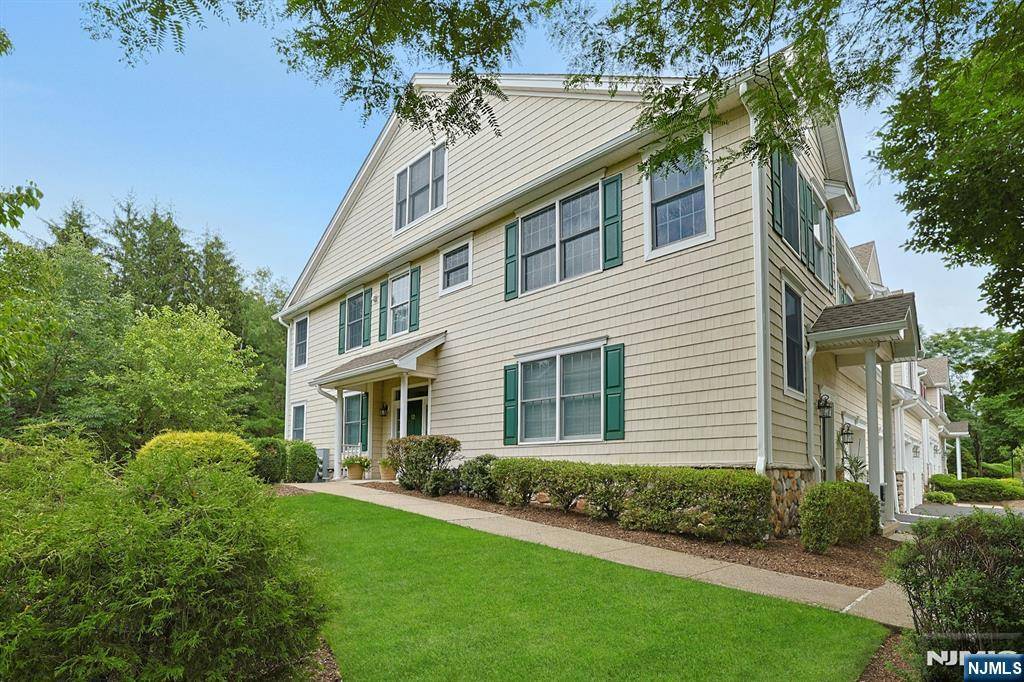 12 Pheasant RUN, Old Tappan, NJ 07675