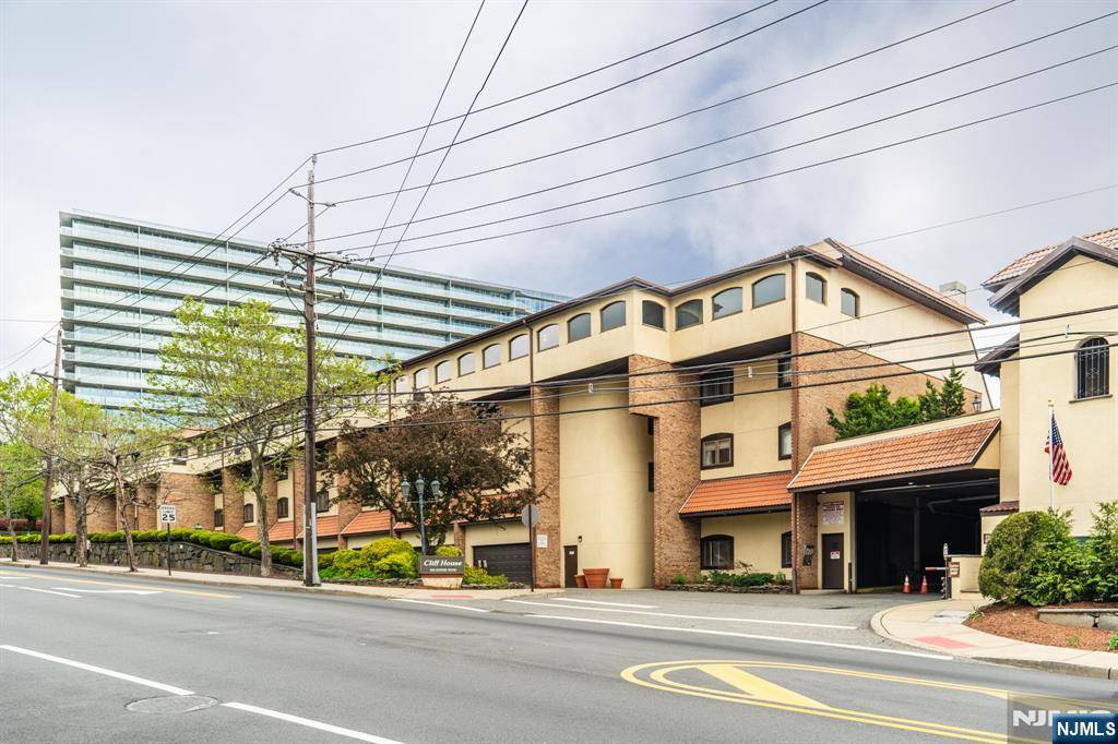 Cliffside Park, NJ 07010,300 Gorge RD #1
