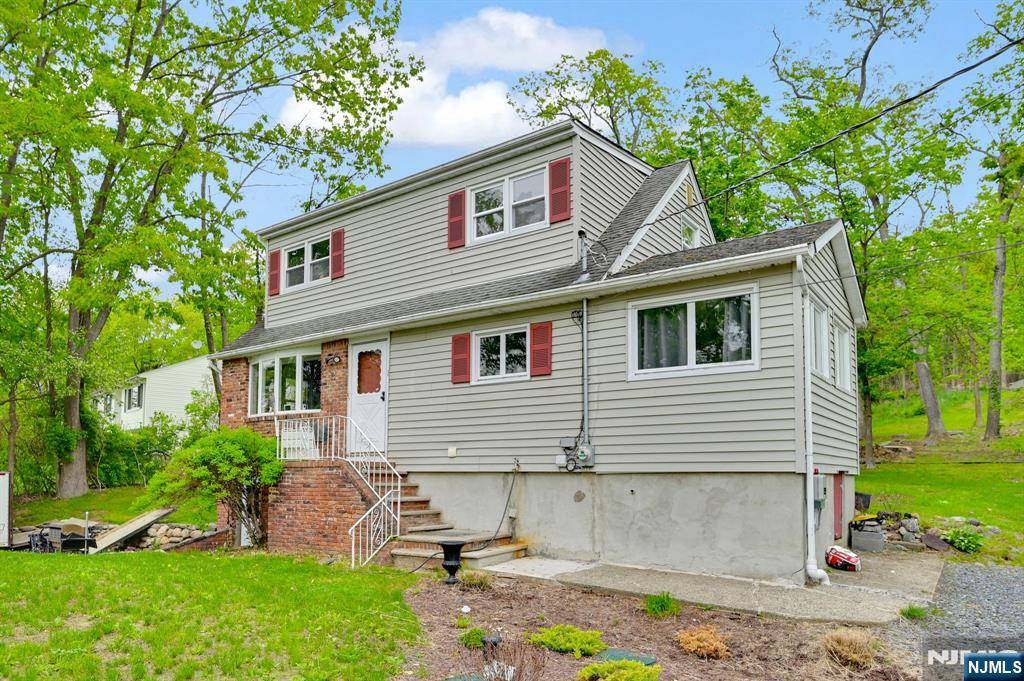 West Milford, NJ 07421,104 Lake Park TER