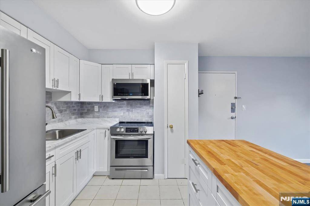 Passaic, NJ 07055,412-432 Broadway #25A