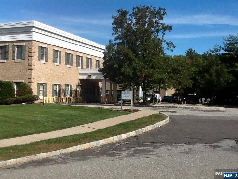 Fairfield, NJ 07004,250 Passaic AVE #220
