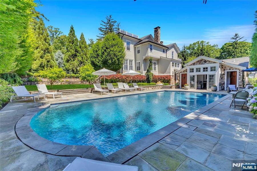 65 S Mountain AVE, Montclair, NJ 07042