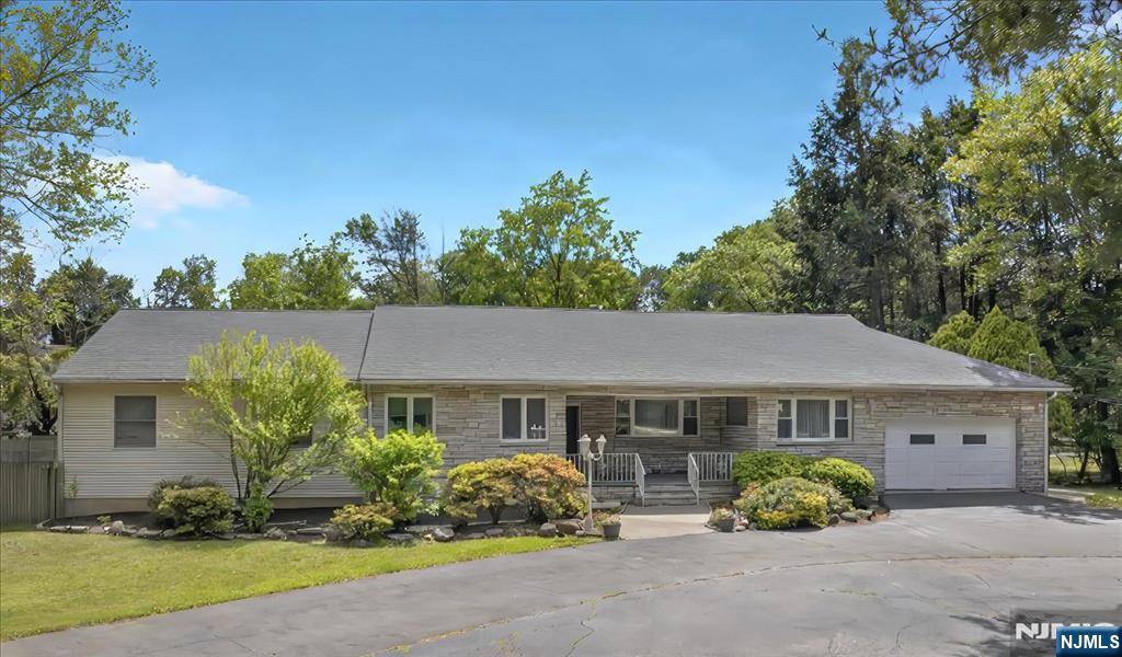 915 Glen AVE, Twp Of Washington, NJ 07676