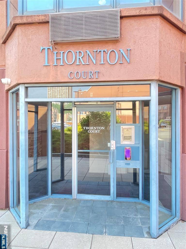 301 Thornton CT #T301, Edgewater, NJ 07020