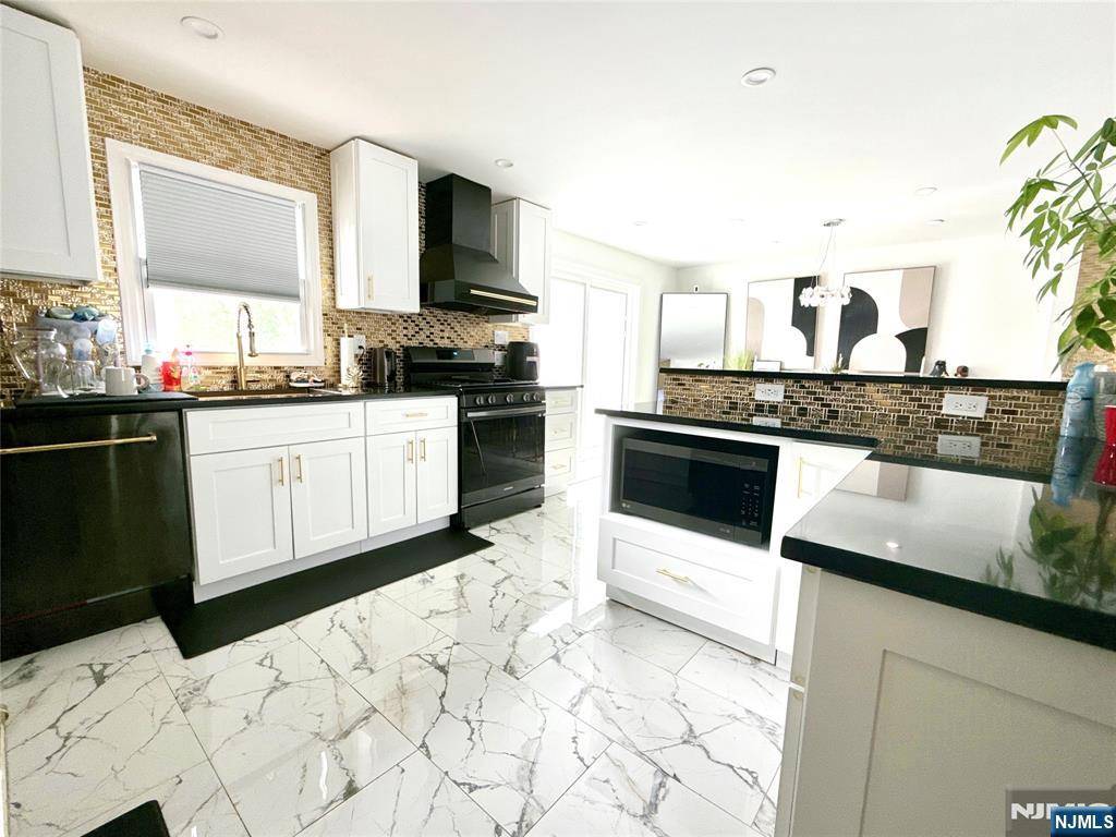Saddle Brook, NJ 07663,44 Leonhardt CT