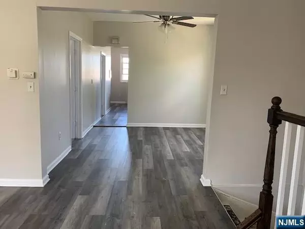Elmwood Park, NJ 07407,421 River DR