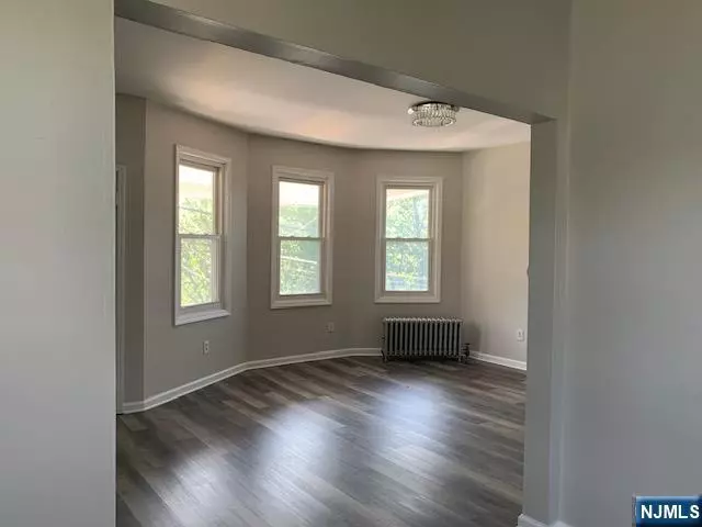Elmwood Park, NJ 07407,421 River DR