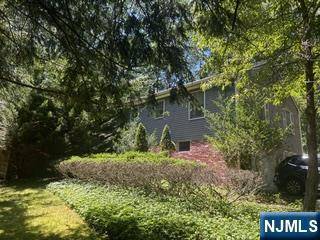Franklin Lakes, NJ 07417,737 McCoy RD