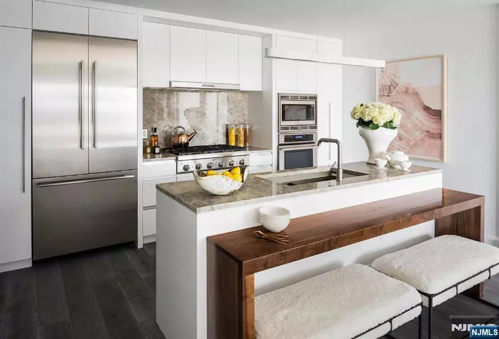 Cliffside Park, NJ 07010,320 Adolphus AVE #1013