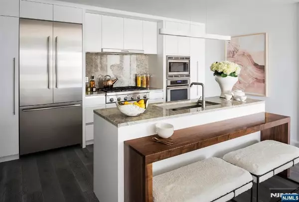 320 Adolphus AVE #1013, Cliffside Park, NJ 07010