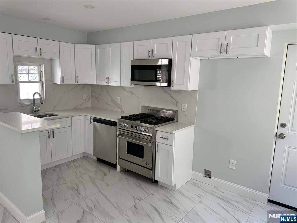 100 Van Buren ST #1, Newark, NJ 07105