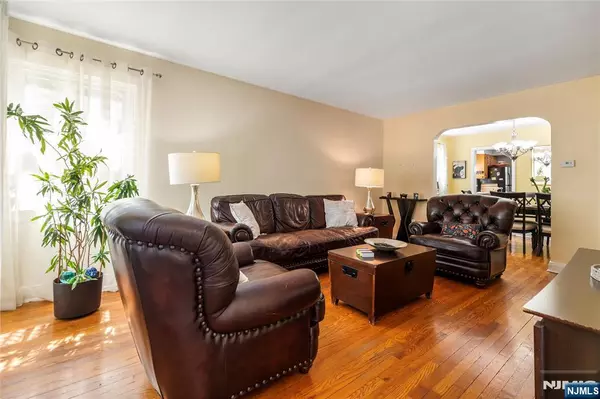 Teaneck, NJ 07666,140 Blauvelt ST