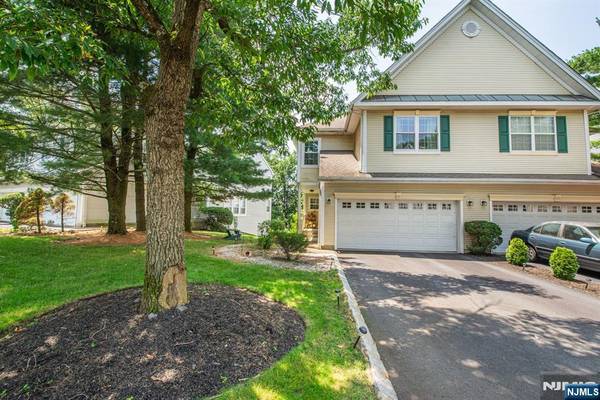 90 Warbler DR, Wayne, NJ 07470