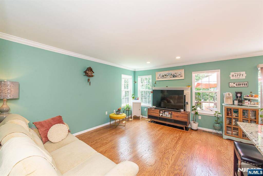 Wayne, NJ 07470,90 Warbler DR