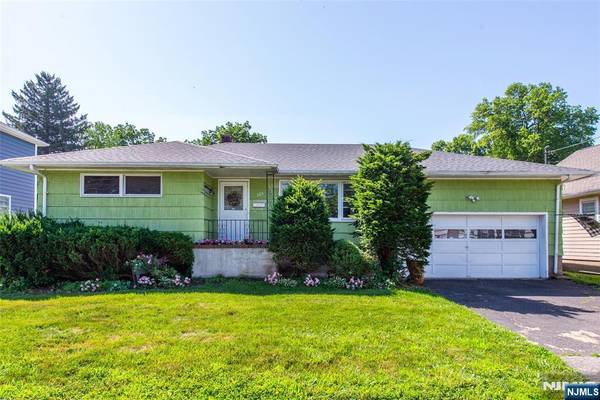 165 Woodcliff AVE, Little Falls, NJ 07424