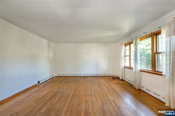 Little Falls, NJ 07424,165 Woodcliff AVE