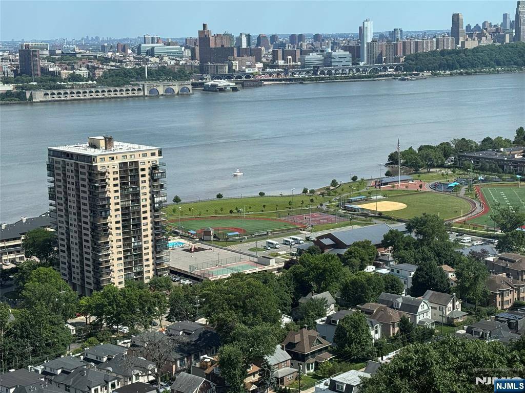 Fort Lee, NJ 07024,1 Horizon RD #1433